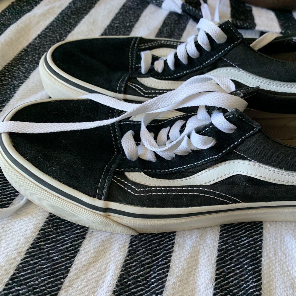 𝕍𝕒𝕟𝕤 - Picture 3 of 3